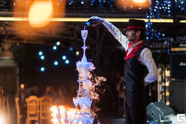 Пирамида с шампанским